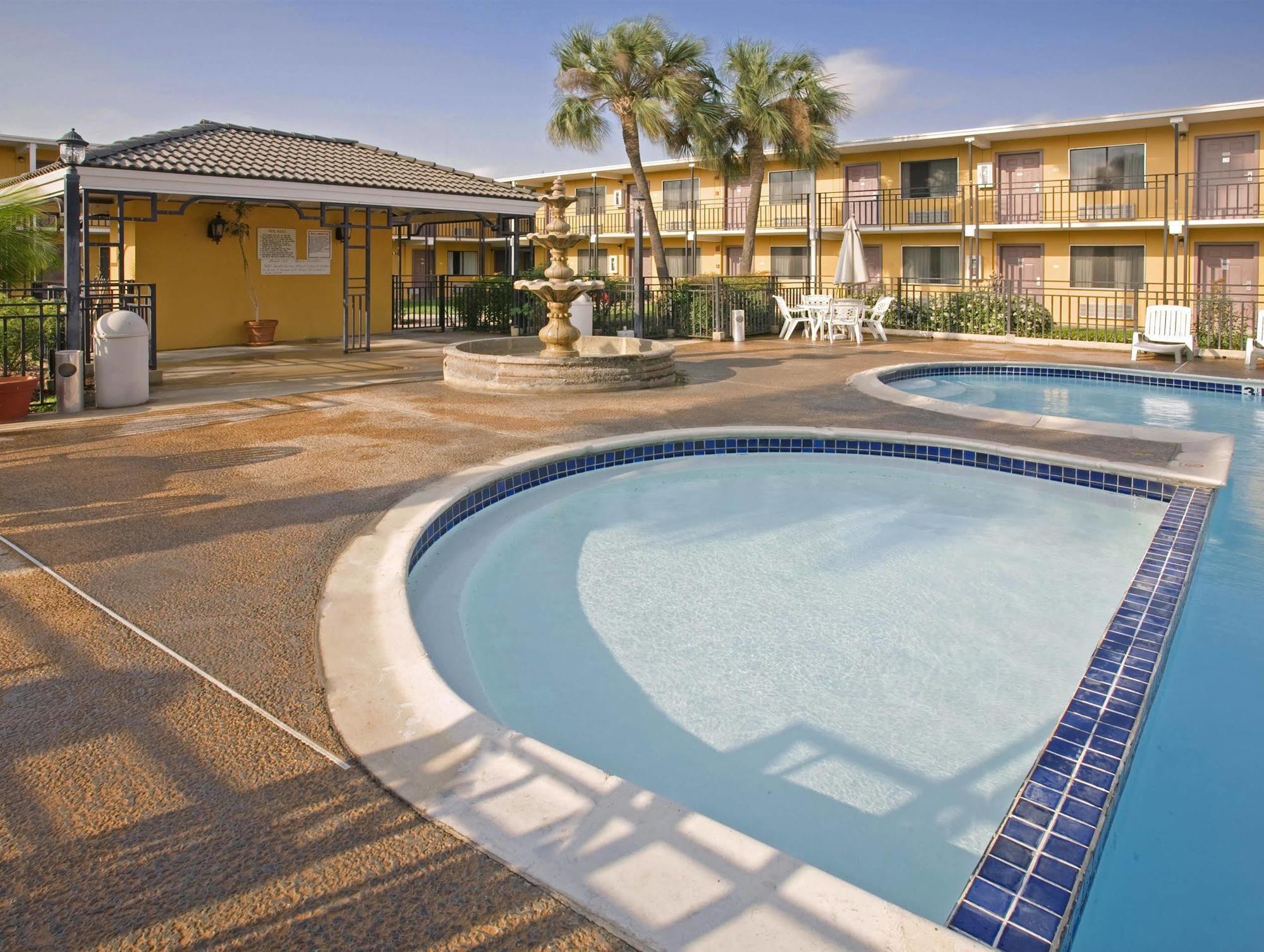 Americas Best Value Inn Laredo Eksteriør bilde